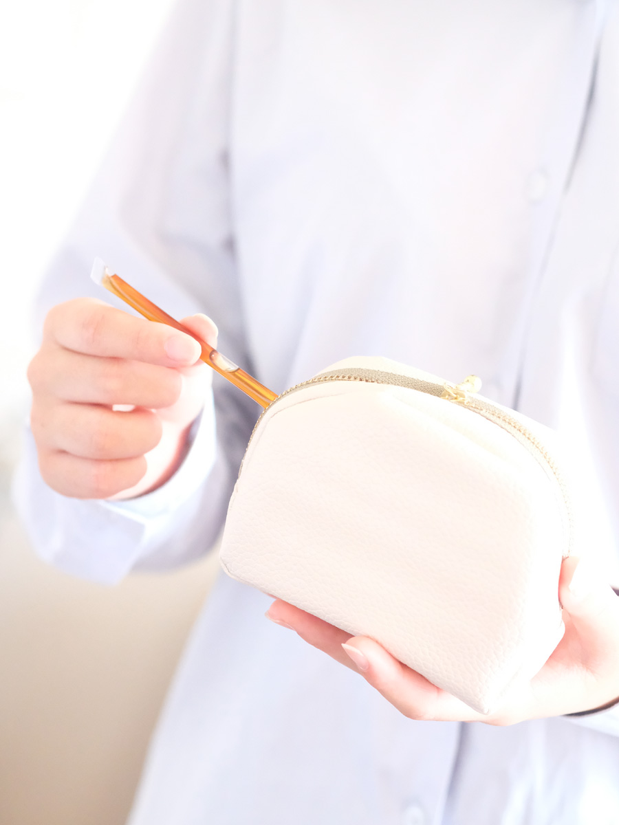 バッグやポーチに入れて持ち歩くスティックハニー